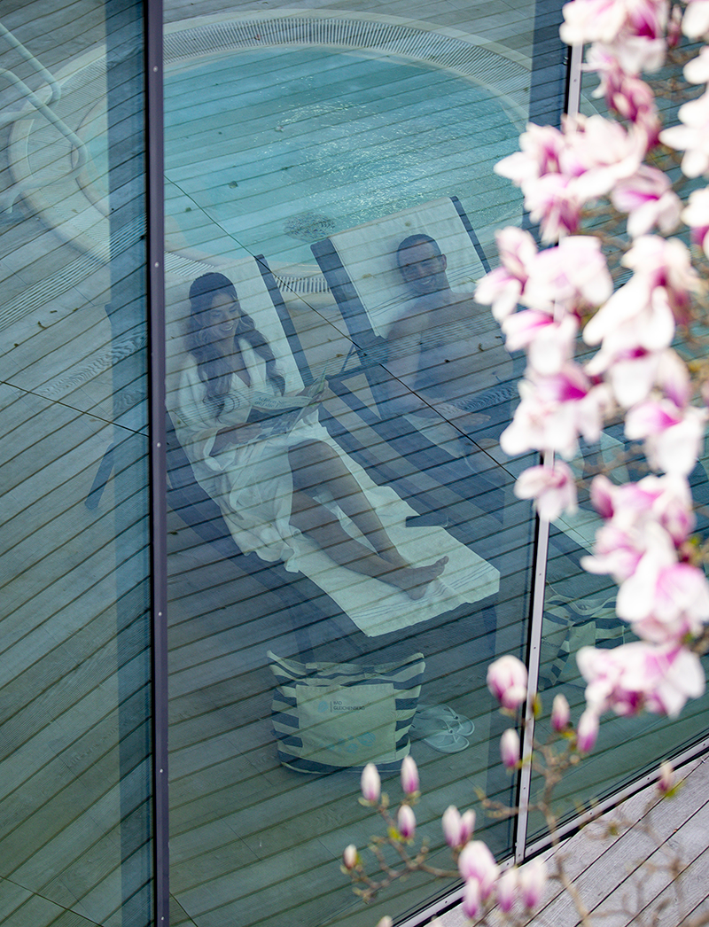 Therme mit Ausblick in den Kurpark